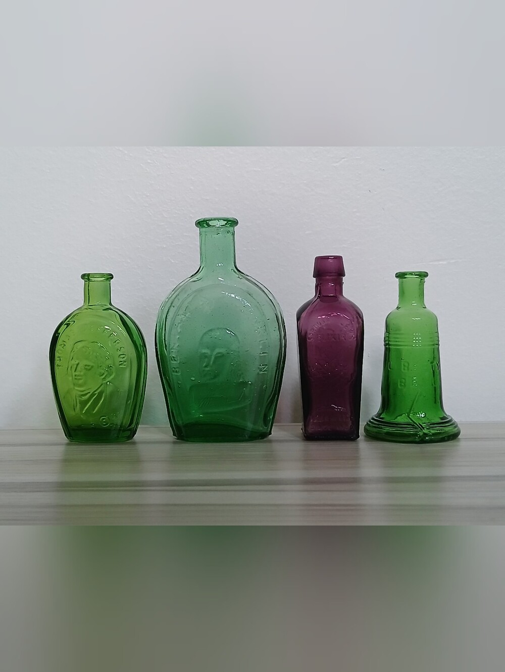 Vintage Lot 4 Miniature Coloured Glass Bottles 1970s Wheaton Taiwan - Picture 2 of 16
